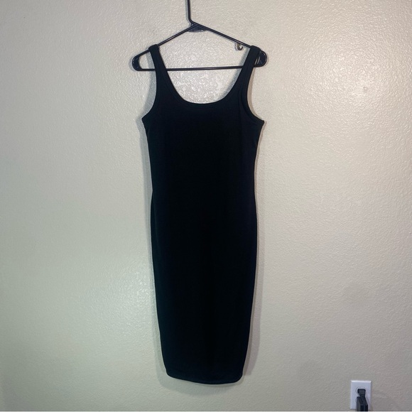 Vuori Dresses & Skirts - Vuori Black Sleeveless Dress